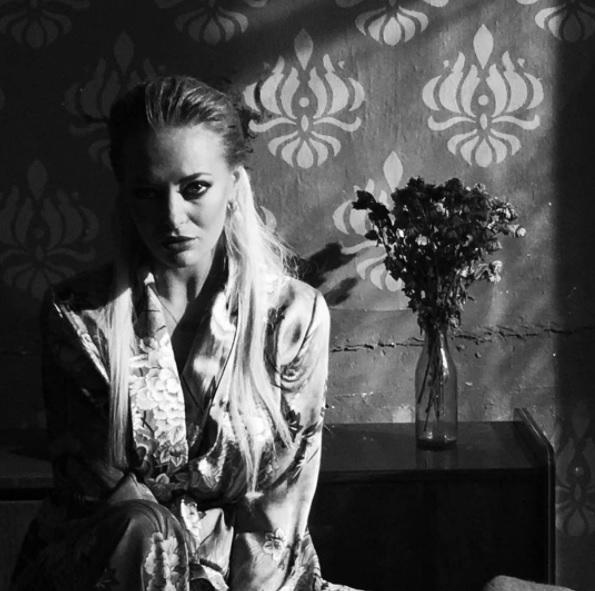 Delia e de neoprit! Artista s-a transformat total pentru noul videoclip, la care filmează zilele acestea (VIDEO)