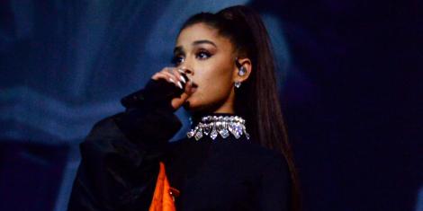 ”Este într-o stare de isterie, nu mai poate cânta!” Ariana Grande şi-a suspendat întregul turneu european, după atacul terorist din Manchester