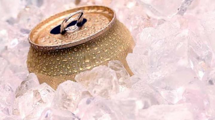 Cum RĂCEŞTI o doză de suc sau de bere &icirc;n două minute, fără ajutorul frigiderului!