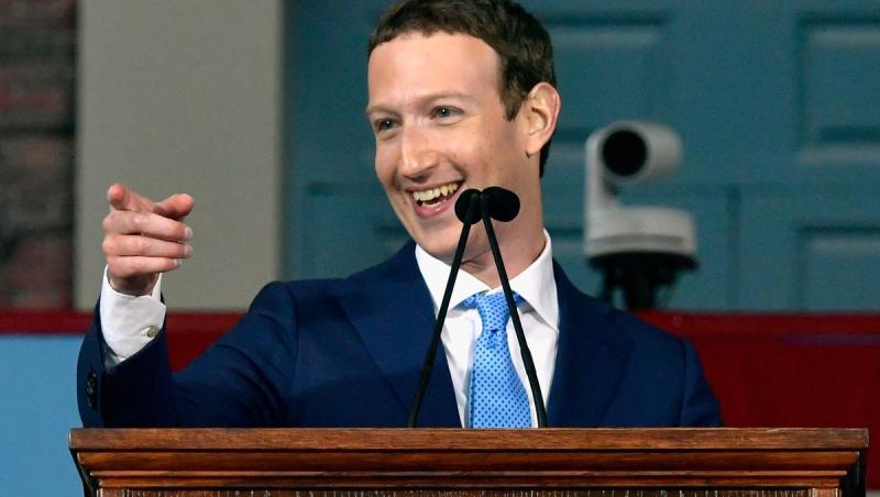Mark Zuckerberg s-a ținut de glume cu studenții de la Harvard! Și momentul a fost savuros!