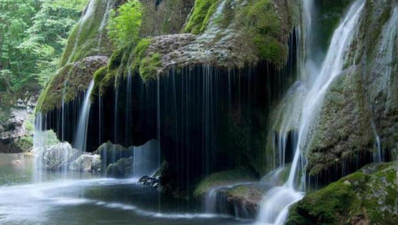 Cascada Bigăr, desemnată drept cea mai frumoasă cascadă unică din lume, a fost redeschisă publicului. O mare companie americană a investit o sumă substanţială!