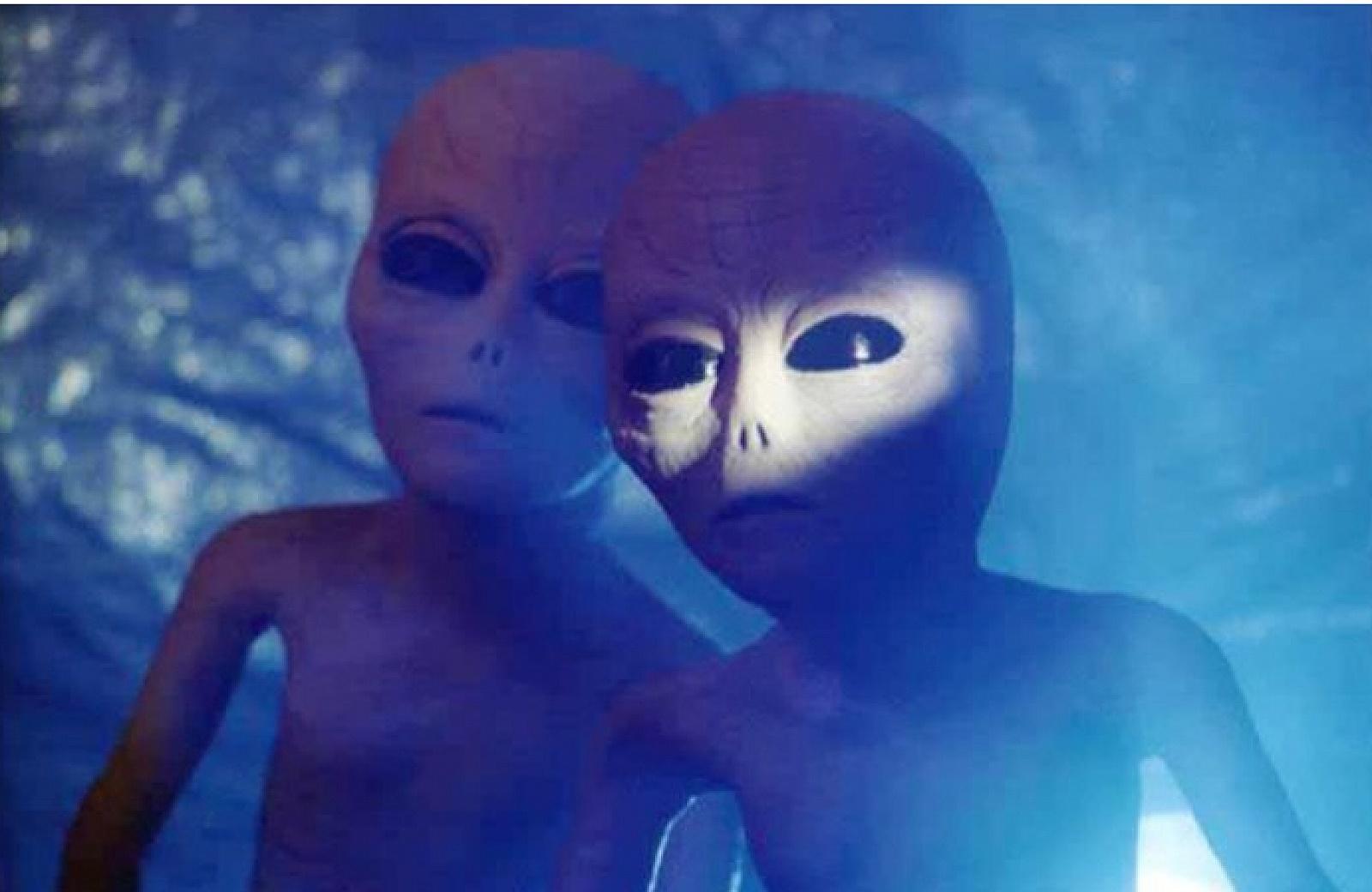 O nouă &icirc;nregistrare video ar putea dovedi existența extratereștrilor? Un OZN, surprins &icirc;n ZONA 51, baza militară secretă a armatei americane (VIDEO)