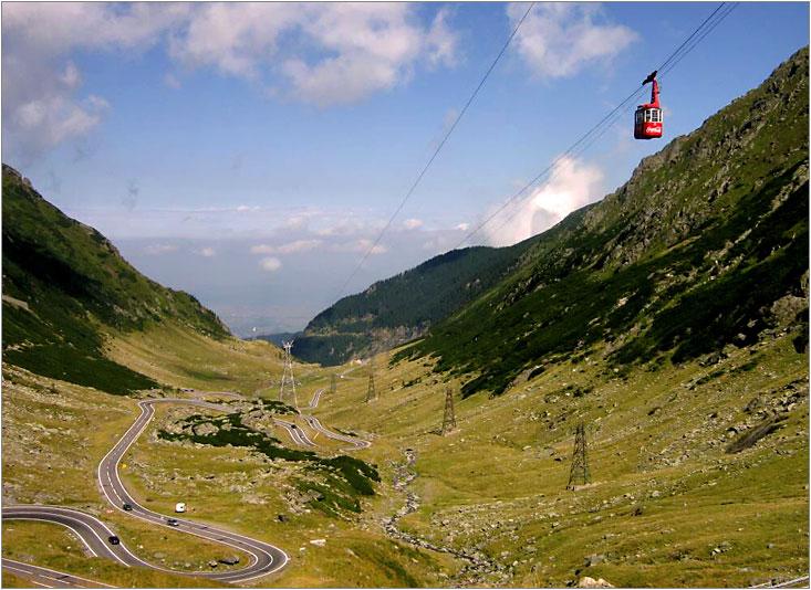 UPDATE: O femeie rănită a fost preluată de elicopterul SMURD, / Mai multe persoane au fost rănite, după ce telecabina de la B&acirc;lea a intrat cu viteză &icirc;n staţie