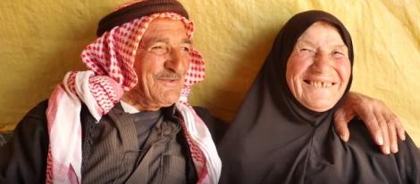 Cu lacrimi în ochi și-au spus povestea! Ahmed și Hadija se iubesc de 65 de ani și nici măcar războiul din Siria nu le-a putut rupe legământul! „Lasă, ne odihnim după moarte...”