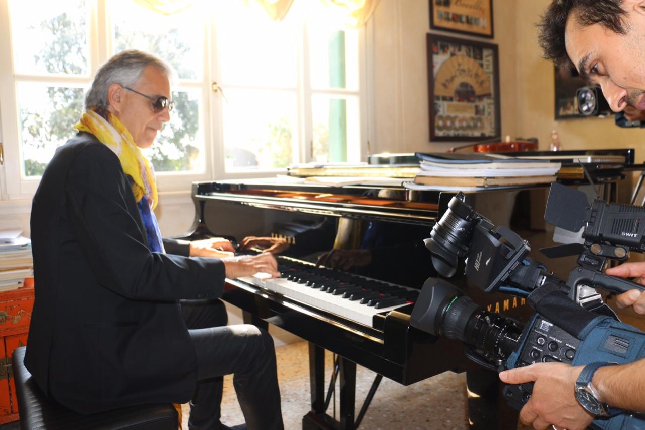 Luni, marți și miercuri, la Observator: Anca Lungu a fost acasă la Andrea Bocelli: "A fost unul dintre cele mai emoţionante interviuri"