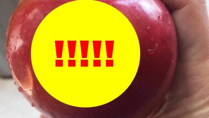 E pe bune! Un tânăr a rămas fără cuvinte când a văzut ce a apărut pe un măr cumpărat din piață!