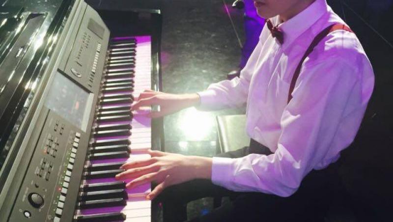 Omar, copilul-fenomen de la „Next Star”, a cântat la pian valsul mirilor la o nuntă! Invitații au fost impresionați!