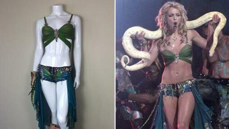 Visai să te îmbraci ca Britney Spears? Acum ai ocazia! Ținutele din ”Baby, one more time” sau ”Oops, I did it again” sunt de vânzare