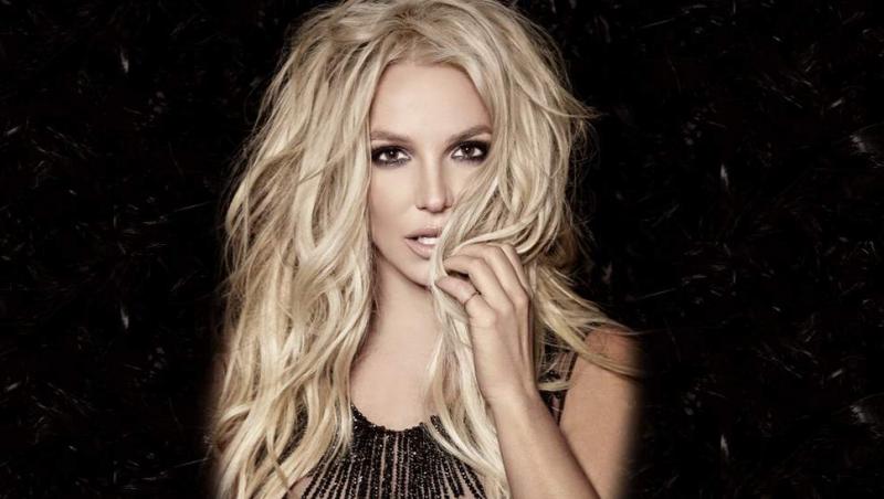 Visai să te îmbraci ca Britney Spears? Acum ai ocazia! Ținutele din ”Baby, one more time” sau ”Oops, I did it again” sunt de vânzare