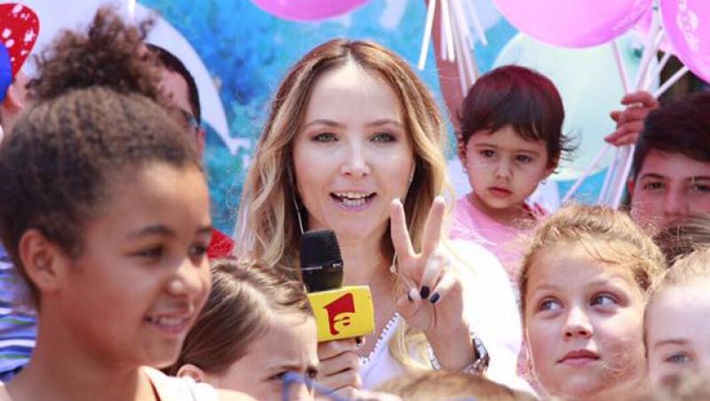 La Antena 1, am dat startul celor #100 de zile de vară! 100 de baloane au fost azi împărţite în Orăşelul Copiilor de Octavia Geamănu, vedeta „Observatorului”!