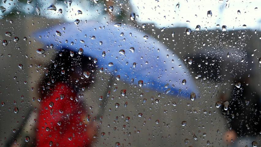 Rom&acirc;nia, sub cod galben și portocaliu de vreme rea! Urmează fenomene meteo extreme, cu ploi torențiale, grindină și vijelii!