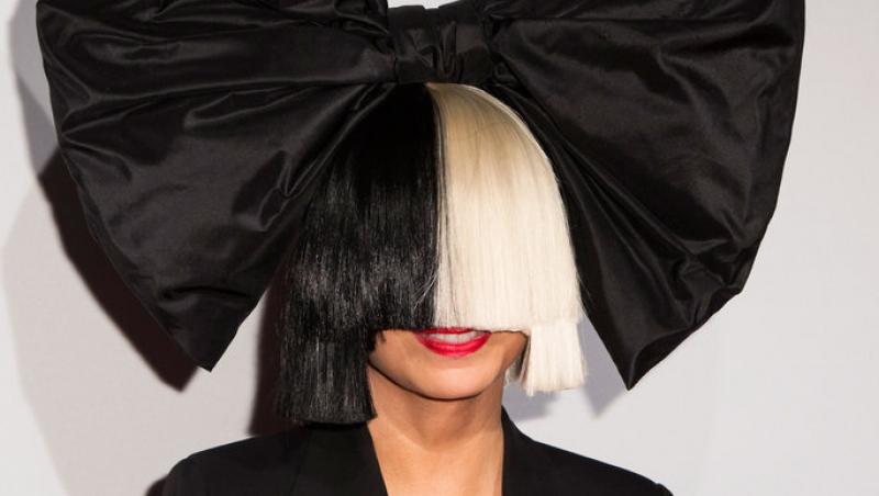 Ai văzut ultimul videoclip al legendarei Sia? Cum arată chipul „cântăreței fără față”
