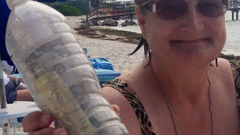 O turistă a găsit o sticlă de plastic pe o plajă, dar a rămas fără cuvinte atunci când a descoperit ce se afla înăuntru! Viața chiar bate filmul!