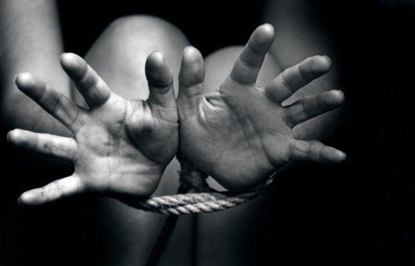 Șoc &icirc;n lumea showbizului. Fostul iubit al unei &icirc;ndrăgite vedete, ARESTAT pentru violență și RĂPIREA unui adult!