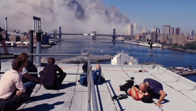 Fotografia ULUITOARE care a ieșit la iveală la 16 ani de la atentatele din New York! O întreagă planetă a rămas impresionată!