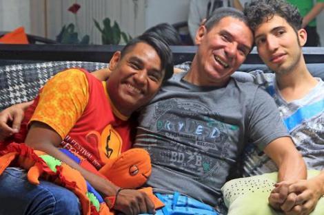Un „TRIEJA” sentimental! Un mariaj în trei, recunoscut oficial în Columbia: "Suntem o familie poliamoroasă”