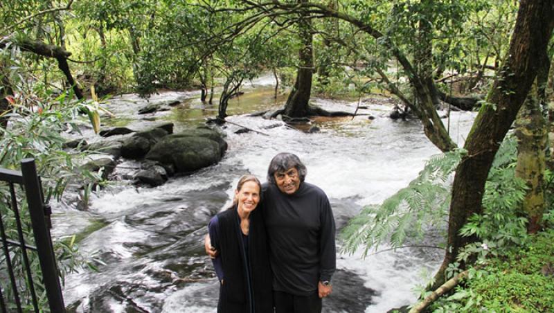 Un cuplu lucrează pentru refacerea unei păduri tropicale de 26 de ani iar rezultatele sunt uimitoare! „N-am simţit niciodată această bucurie, în niciun alt lucru pe care l-am făcut în viaţa mea”