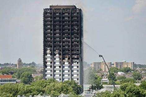 TRAGEDIE LONDRA! Ultimul bilanţ este crunt: Cel puţin 65 de morţi şi dispăruţi în incendiul de la Grenfell Tower