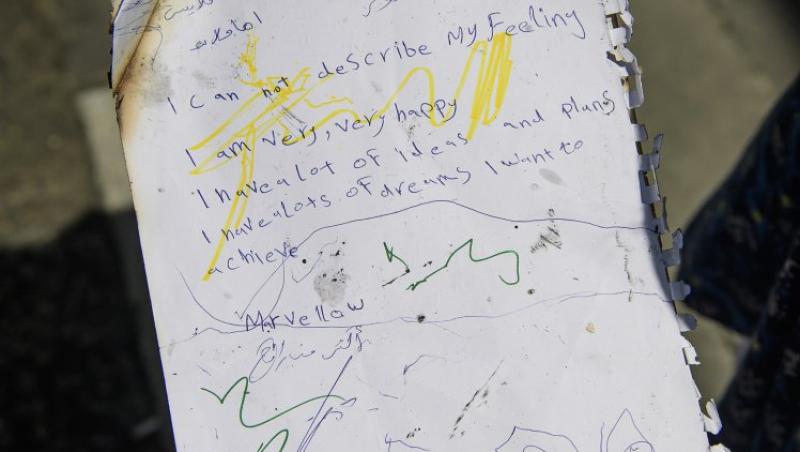 Scrisoarea sfâșietoare a unui copil, găsită printre resturile incendiului devastator de la Grenfell Tower, din Londra: 