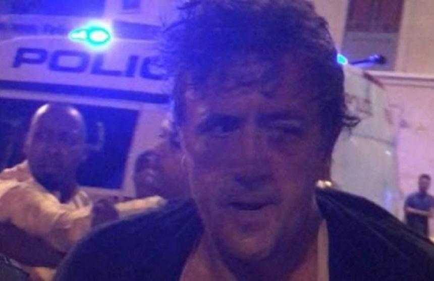 Imaginile care au revoltat internetul! Bărbatul suspectat că ar fi produs ultimul atentat din Londra, filmat r&acirc;z&acirc;nd şi trimiţ&acirc;nd "bezele" la scurt timp după incident