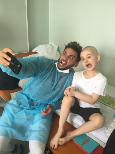 De Ziua Copilului, Dorian Popa, juratul de la „Next Star”, a vizitat micuții bolnavi de CANCER! Fotografii emoționante!