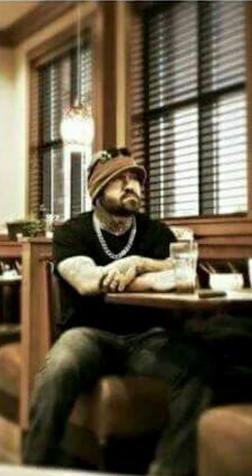 Clientul unei cafenele a stat singur la masă și a plătit apoi consumația tuturor din local. Iar motivul său este o lecție de viață emoționantă