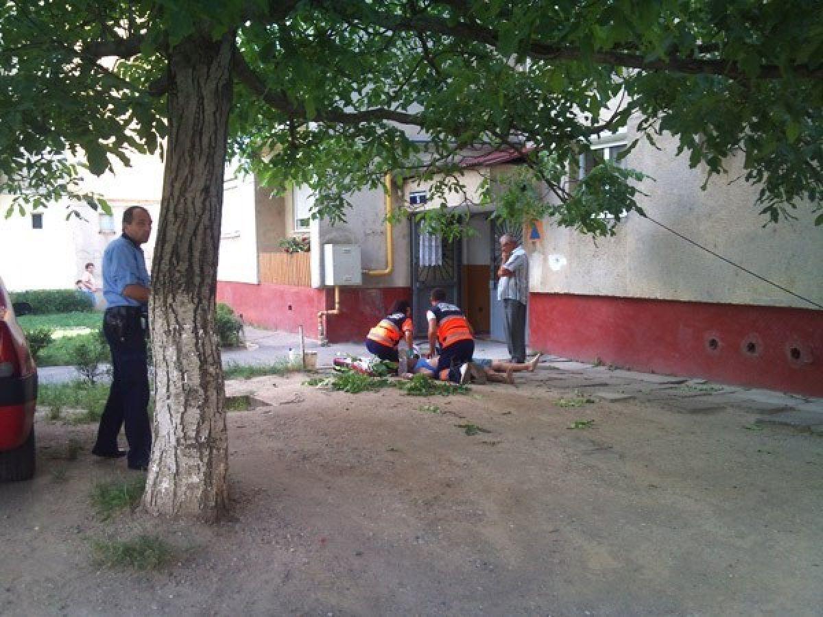 Adolescentă de 15 ani la spital după ce s-a aruncat de la etajul al treilea pentru că părinţii nu au lăsat-o la o petrecere