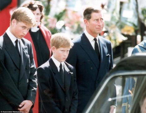 Dezvăluiri dureroase. Prințul Harry, traumatizat de înmormântarea mamei sale, prințesa Diana. Abia la vârsta de 28 de ani a cerut ajutorul medicilor: "După o vreme, am scos capul din nisip"
