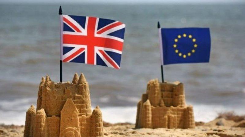 Veste bună pentru cei 300.00 de rom&acirc;ni din Marea Britanie! Regatul Unit nu va obliga niciun cetățean european să plece după Brexit