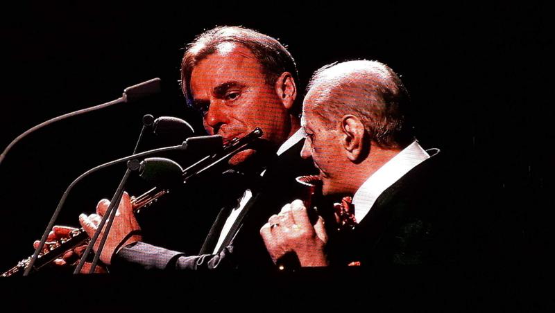 Cum l-a făcut Maestrul Gheorghe Zamfir să plângă pe flautistul lui Andrea Bocelli, în fața a 10.000 de români. Tenorul, onorat să fie pe aceeași scenă cu naistul nostru de aur!