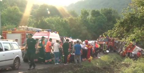 Brașov: Autocar cu copii răsturnat pe DN73A, între Râșnov și Pârâul Rece