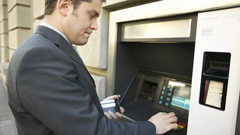 Veste excelentă pentru românii care retrag bani de la bancomat! Schimbarea aceasta îi va bucura pe mulți!