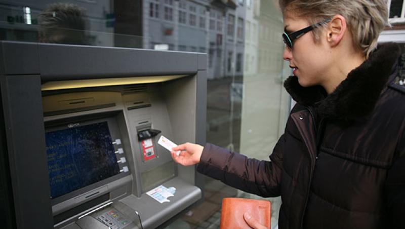 Veste excelentă pentru românii care retrag bani de la bancomat! Schimbarea aceasta îi va bucura pe mulți!