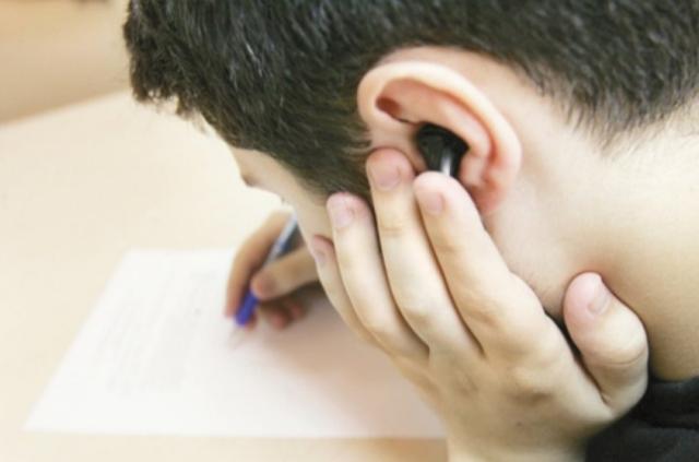 BACALAUREAT 2017. Nu s-au lăsat nici anul ăsta! AŞA au &icirc;ncercat mai mulți elevi să fraudeze examenul