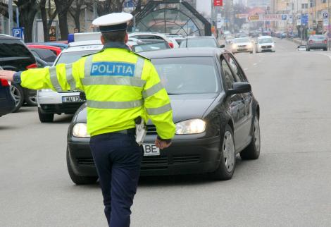 Anunţ important pentru şoferii din România! Pedepse mai mari pentru conducătorii auto care nu opresc la semnalele poliţiştilor