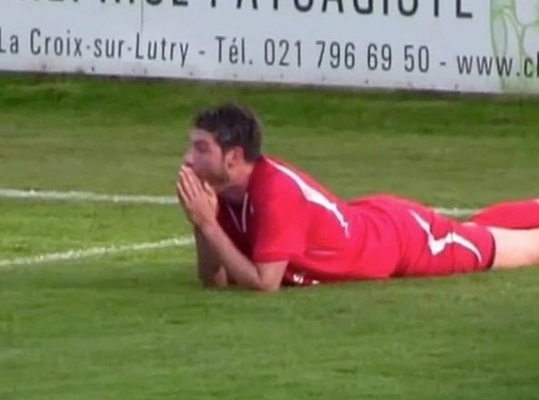 VIDEO: Fundaşul care şi-a dorit să fie atacant! Cel mai SPECTACULOS AUTOGOL marcat vreodată