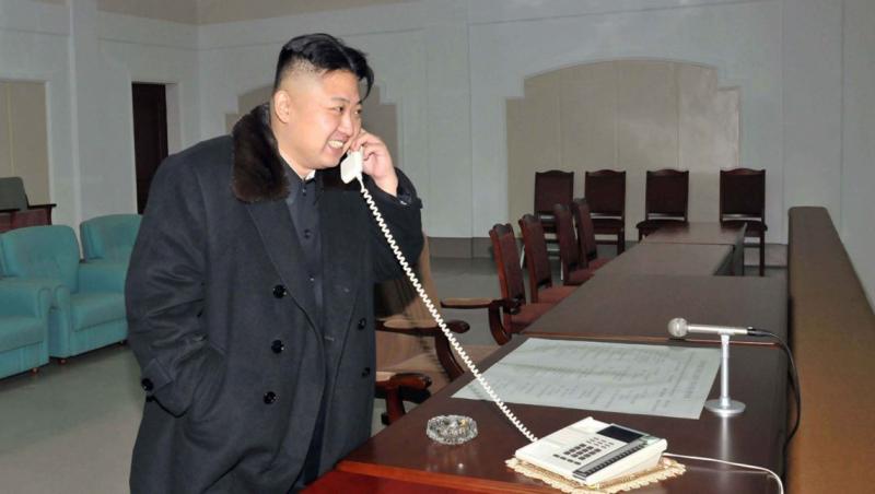 Senzațional! Coreea de Nord produce primul smartphone. Telefonul realizat la Phenian seamănă perfect cu un model super-cunoscut!