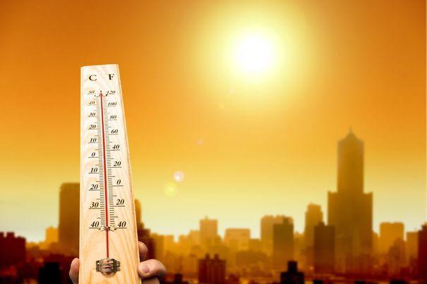 Rom&acirc;nia ARDE! Meteorologii au emis COD PORTOCALIU de caniculă &icirc;n majoritatea regiunilor. Ne aşteaptă temperaturi de peste 40 de grade Celsius