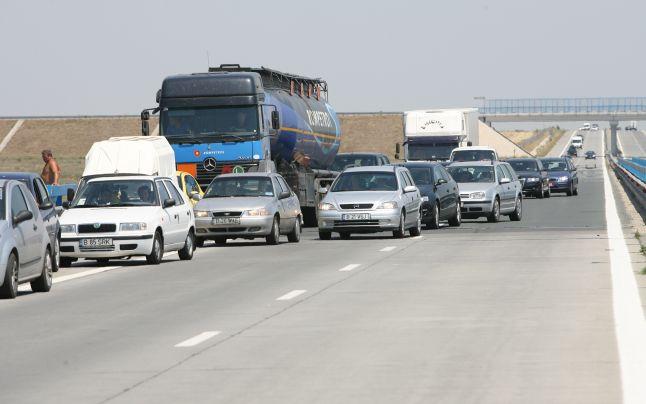 Atenţie mare, şoferi! Trafic restricţionat în urma codului de caniculă. Ce rute trebuie să evitaţi