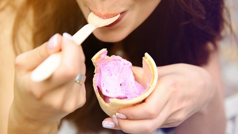 Mănânci câtă înghețată poți, slăbești cât vrei! Nu e o glumă: dieta cu înghețată chiar dă rezultate!