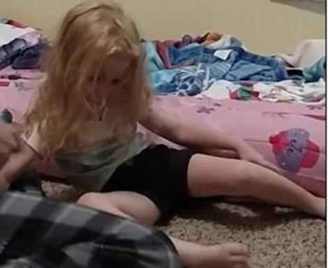 Video emoţionant! O fetiţă se chinuie să stea în picioare, deşi cu câteva ore înainte nu avea nicio problemă. Ce au descoperit medicii