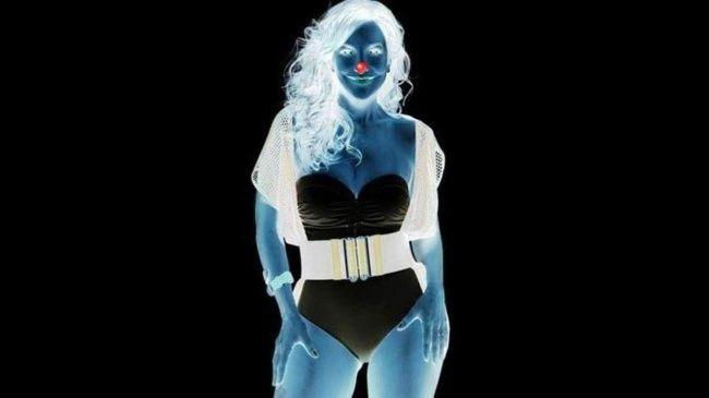 Surpriză pentru... domni! Priveşte cu atenţie punctul roşu pentru c&acirc;teva secunde, apoi mută privirea. E chiar ciudat ce se &icirc;nt&acirc;mplă