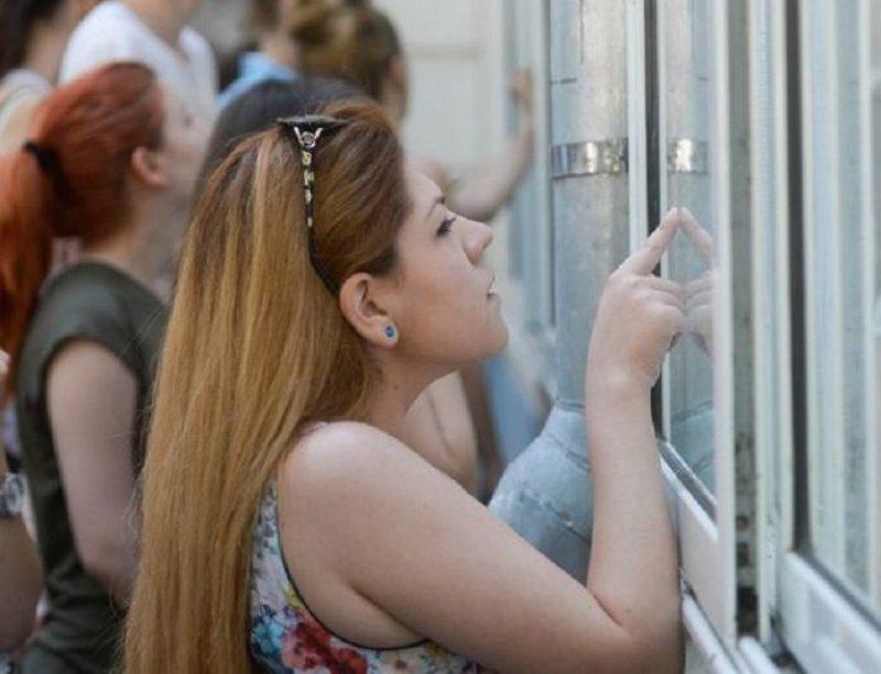 REZULTATE BAC 2017. C&acirc;nd se vor afișa notele finale, &icirc;n urma contestațiilor. Cei doi elevi care s-au ales cu lucrările anulate, verdict cu emoții