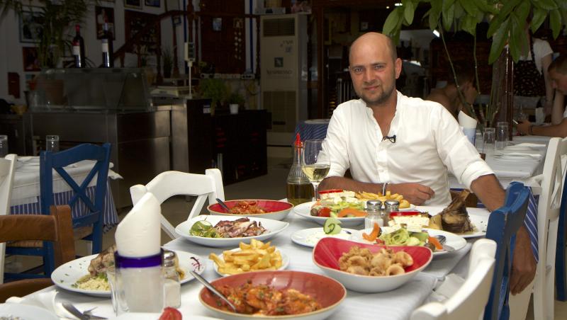 Cosmin Seleși și-a schimbat obiceiurile culinare de când filmează în Grecia: mănâncă zilnic pește și fructe de mare