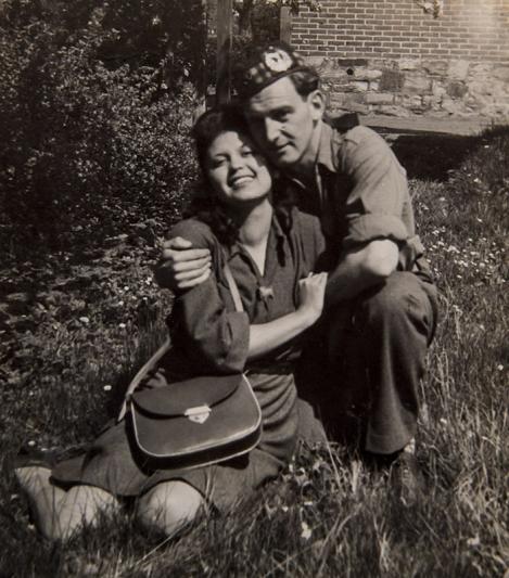 John a eliberat-o pe Edith de la Auschwitz și a invitat-o la dans! 71 de ani mai târziu, ea îl așteaptă în Rai, să continue valsul!