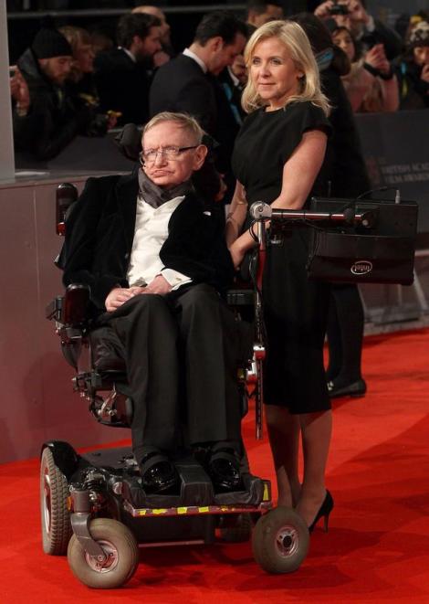 Foto. Pe el îl ştie o lume întreagă, dar puţini ştiu cum arată fiica lui Stephen Hawking. Lucy: "Familia noastră a picat într-o gaură neagră"