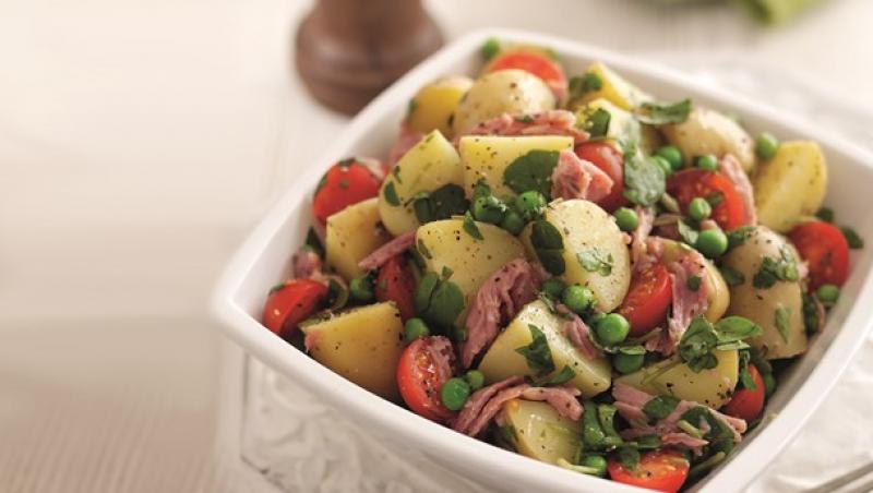 Cum se face cea mai bună salată de cartofi din lume! Acesta este ingredientul secret ce asigură cheia succesului!