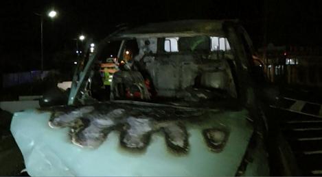 Antrenorul unei echipe din România, implicat într-un accident de circulaţie cumplit! Maşina a luat foc: Unul dintre copii a murit