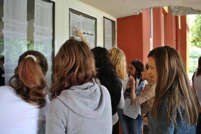 Ministerul Educaţiei a afişat rezultatele la admiterea &icirc;n liceu. Şase specializări de la licee din Bucureşti &icirc;n top 10 medii de admitere, alături de licee din Buzău, Craiova şi Constanţa