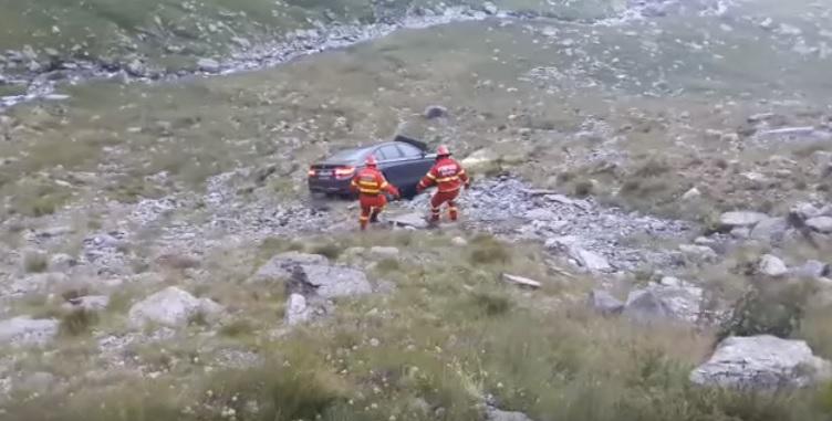 O poză te poate lăsa fără mașină! Doi turiști din Rom&acirc;nia au trecut prin clipe de coșmar, de dragul unei fotografii